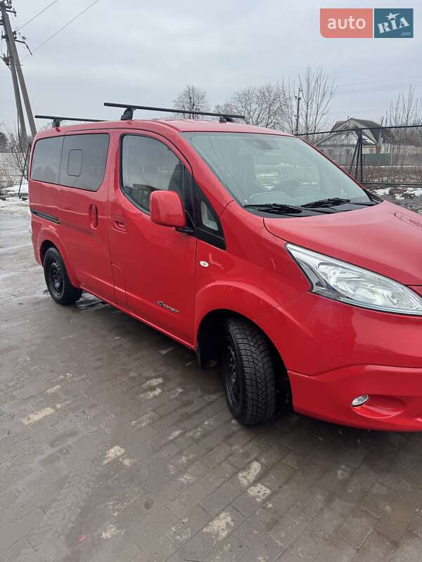 Универсал Nissan e-NV200