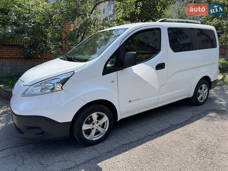 Легкові Nissan e-NV200