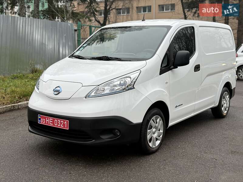 Грузовики Nissan e-NV200