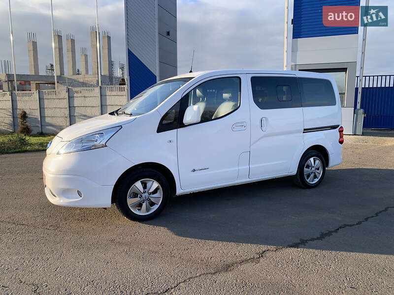 Легковые Nissan e-NV200