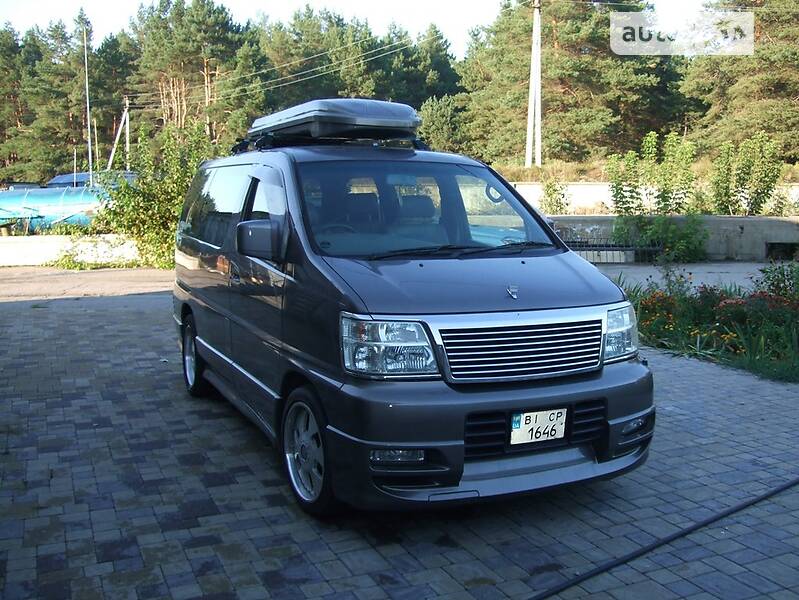 Минивэн Nissan Elgrand