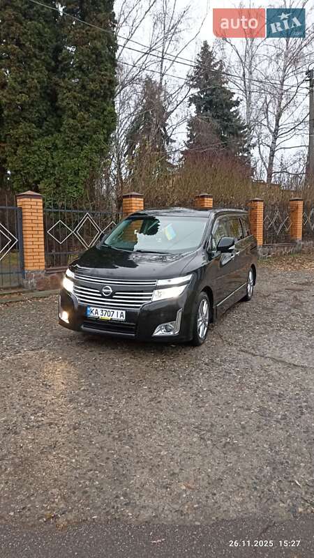 Легковые Nissan Elgrand