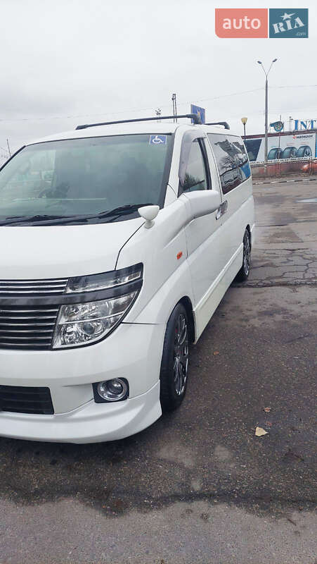 Nissan Elgrand