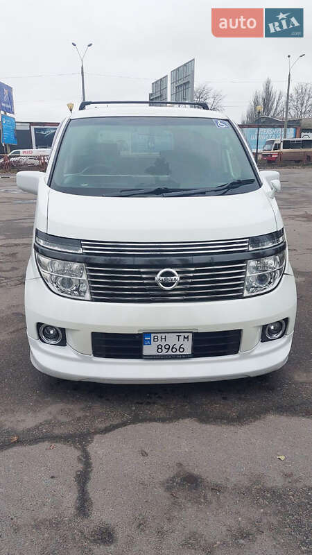Nissan Elgrand