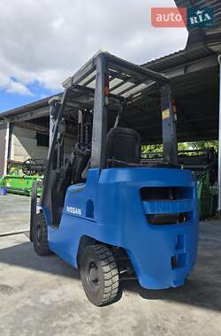 Nissan FG  2011