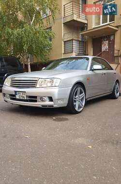 Nissan Gloria 2000