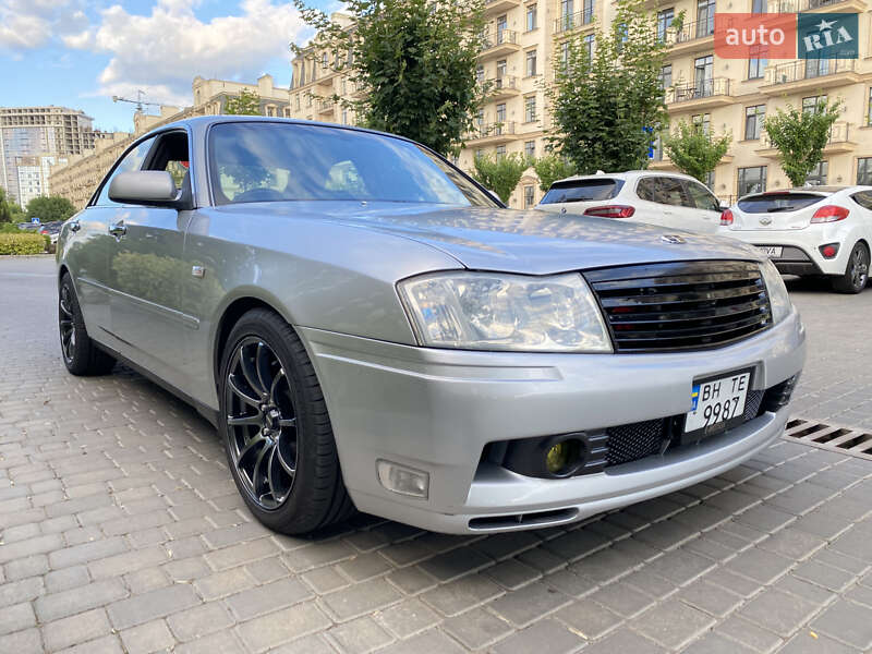 Седан Nissan Gloria