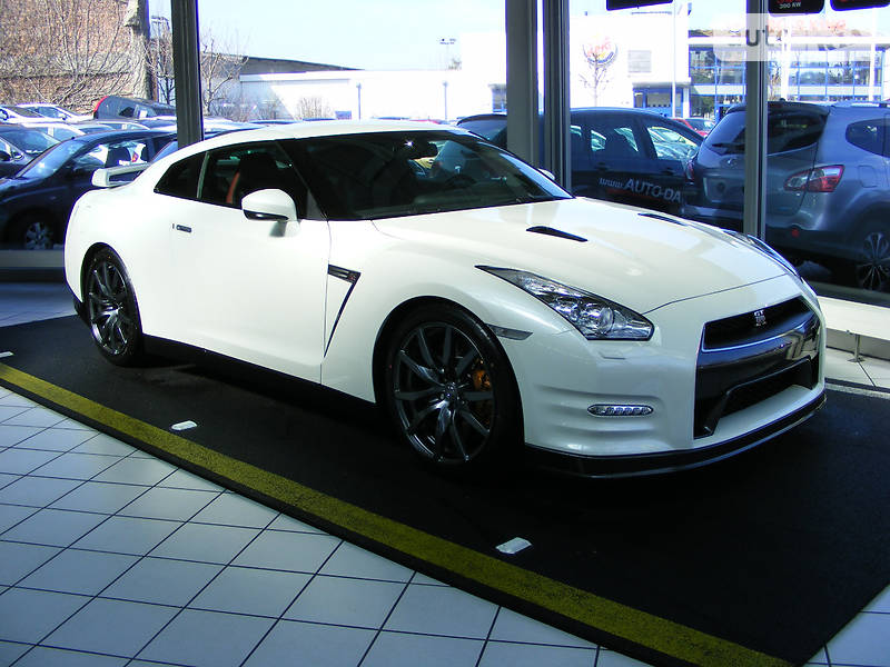 Nissan GT-R 2017 года