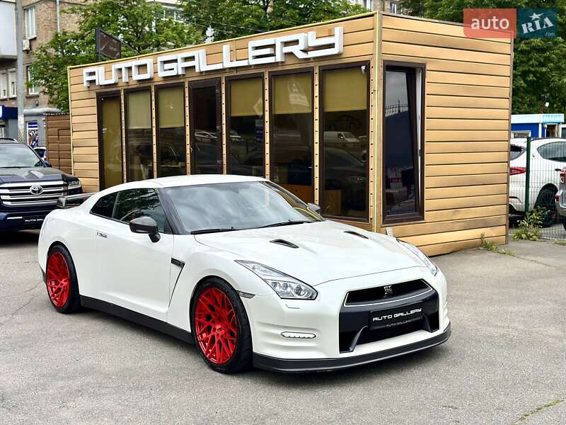 Nissan GT-R