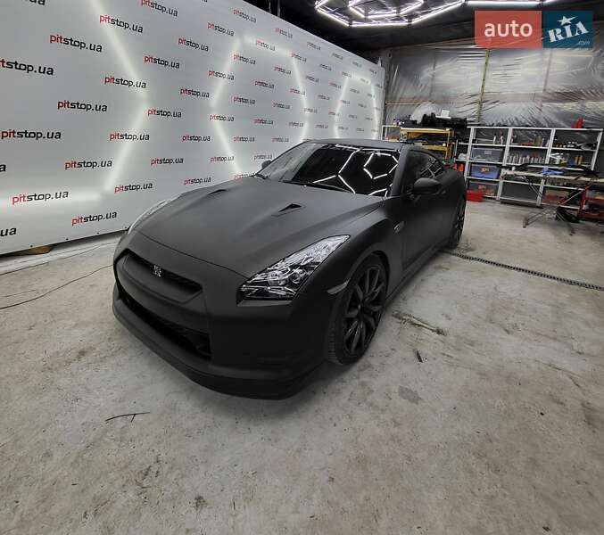 Nissan GT-R