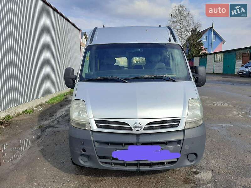 Мінівен Nissan Interstar