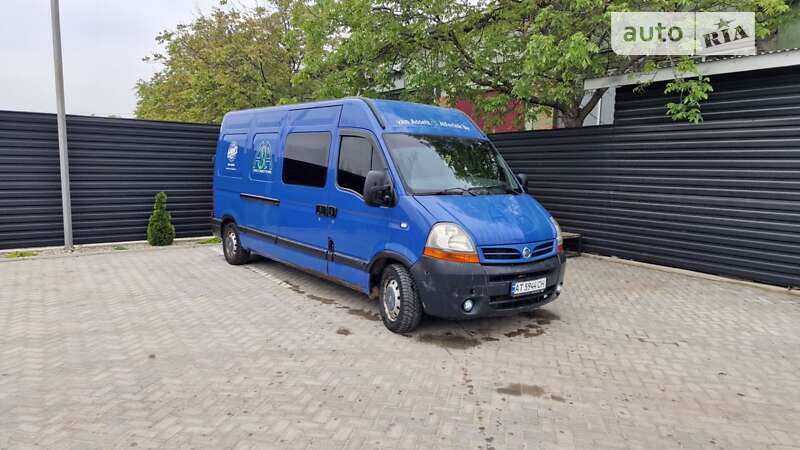 Вантажопасажирський фургон Nissan Interstar