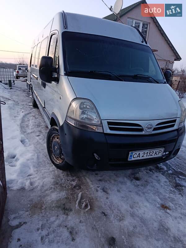 Автобусы Nissan Interstar
