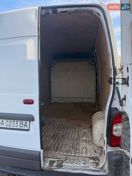 Вантажівки Nissan Interstar