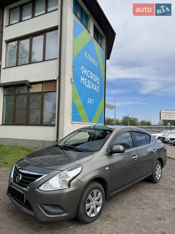 Легковые Nissan Latio