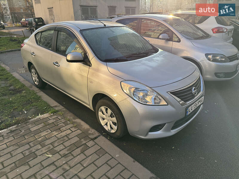 Легковые Nissan Latio