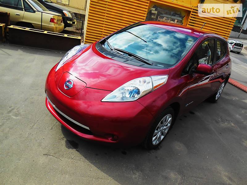 Nissan Leaf 2015 года