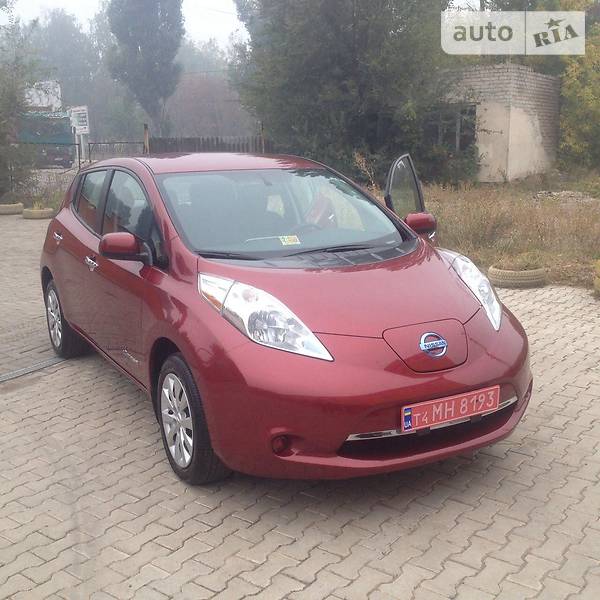 Nissan Leaf 2015 года