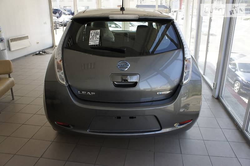 Nissan Leaf 2015 года