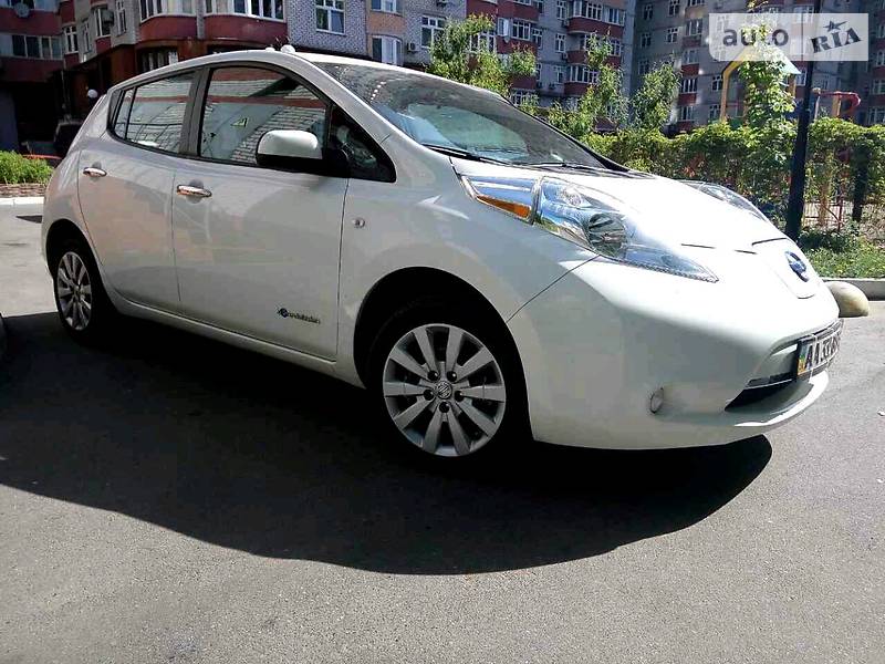 Nissan Leaf 2015 года