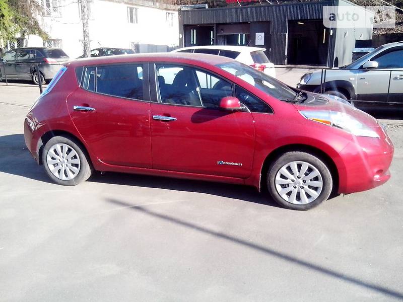Nissan Leaf 2015 года
