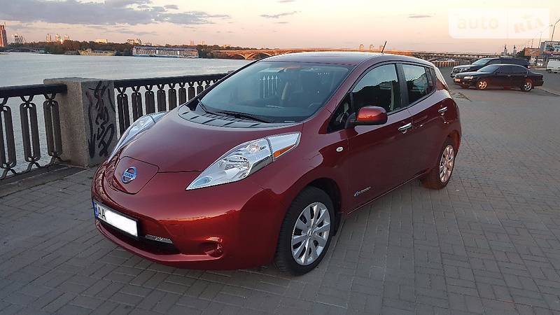 Nissan Leaf 2015 года