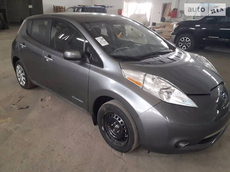 Nissan Leaf 2015 года