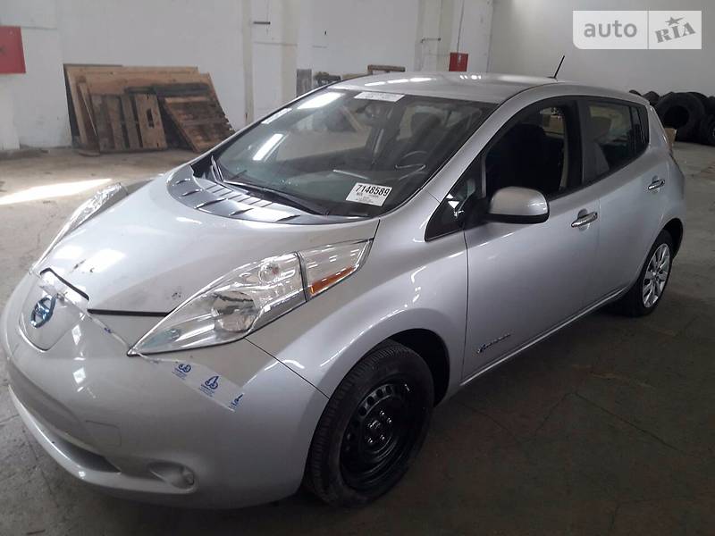 Nissan Leaf 2015 года