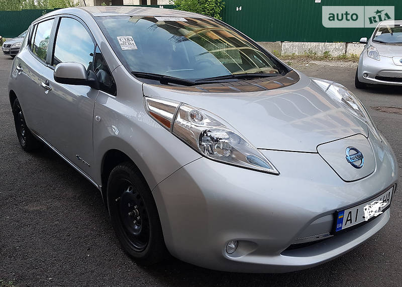 Nissan Leaf 2015 года