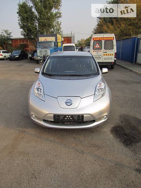 Nissan Leaf 2014 года