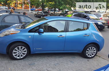 Nissan Leaf s 2013