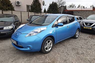 Nissan Leaf  2011