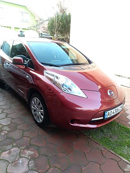 Універсал Nissan Leaf