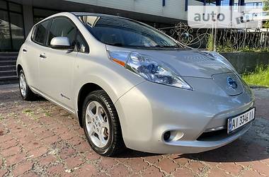 Nissan Leaf  2012