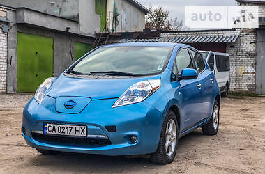 Nissan Leaf  2012