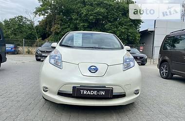 Nissan Leaf  2012