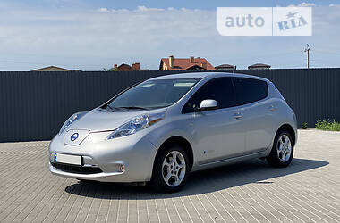 Nissan Leaf  2011