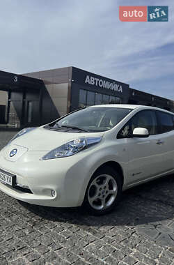Nissan Leaf  2012