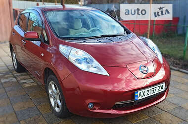 Nissan Leaf  2011