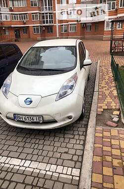 Nissan Leaf  2011