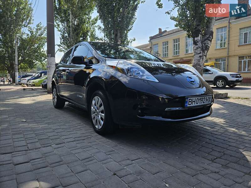 Легковые Nissan Leaf