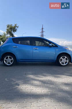 Nissan Leaf  2012