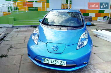 Nissan Leaf  2011