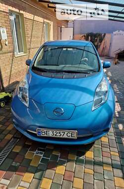 Nissan Leaf  2012