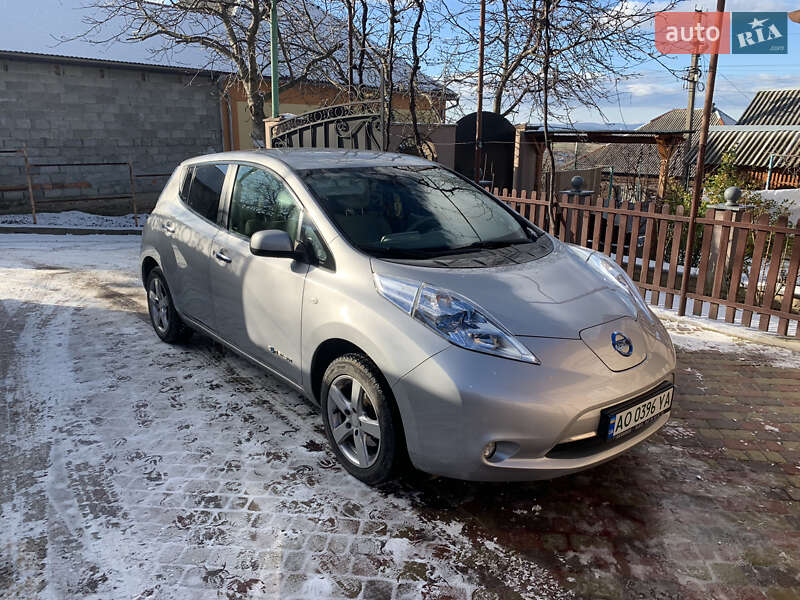 Хэтчбек Nissan Leaf 2012 в Иршаве