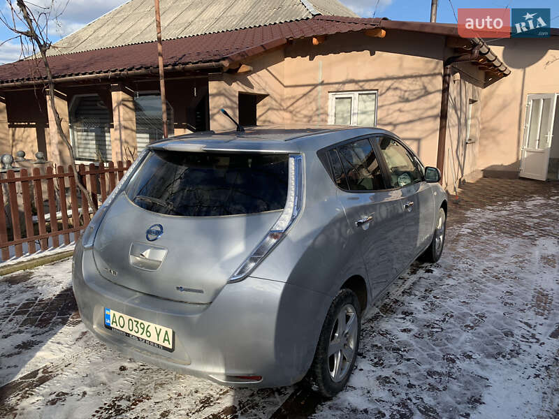 Хэтчбек Nissan Leaf 2012 в Иршаве