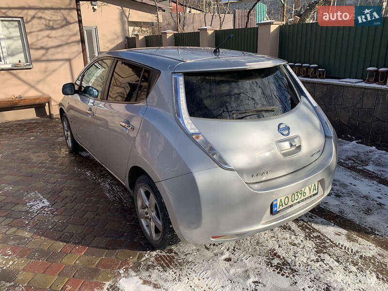 Хэтчбек Nissan Leaf 2012 в Иршаве