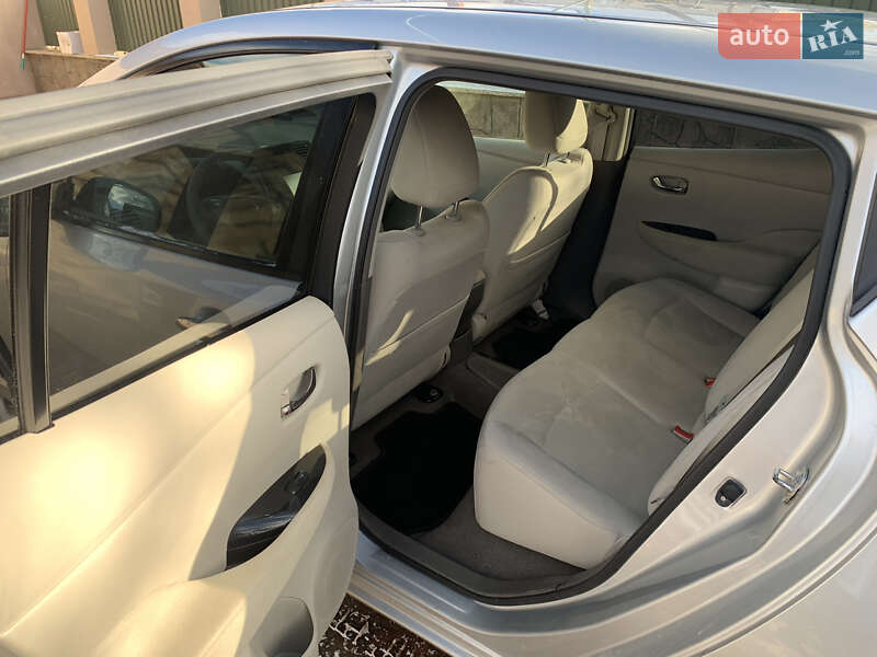 Хэтчбек Nissan Leaf 2012 в Иршаве