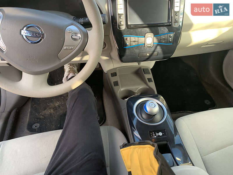 Хэтчбек Nissan Leaf 2012 в Иршаве