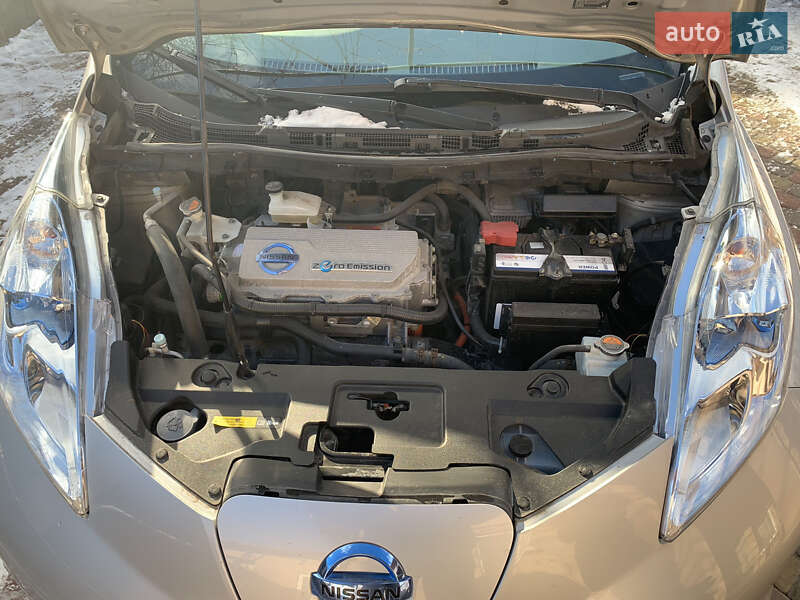 Хэтчбек Nissan Leaf 2012 в Иршаве